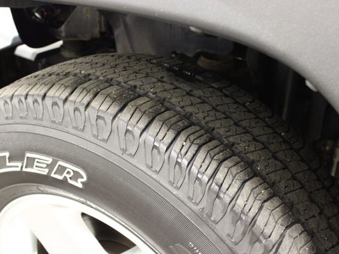 Used 2015 Jeep Wrangler Sport w/ Mopar Black Appearance Group AWD/4WD image 11