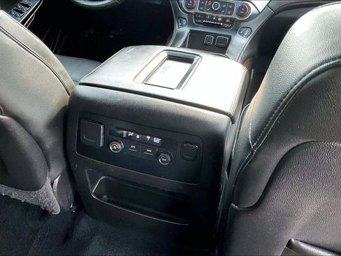 Used 2015 Chevrolet Suburban LT image 32
