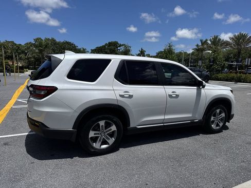 Used 2024 Honda Pilot EX-L image 4