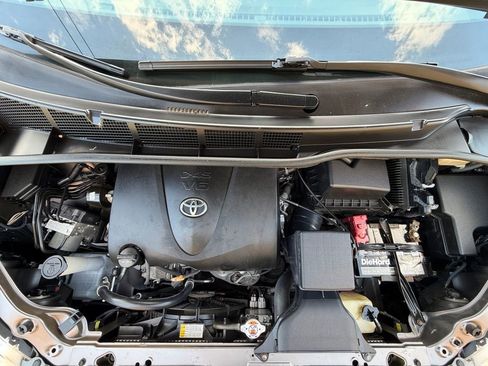 Used 2019 Toyota Sienna XLE FWD image 9
