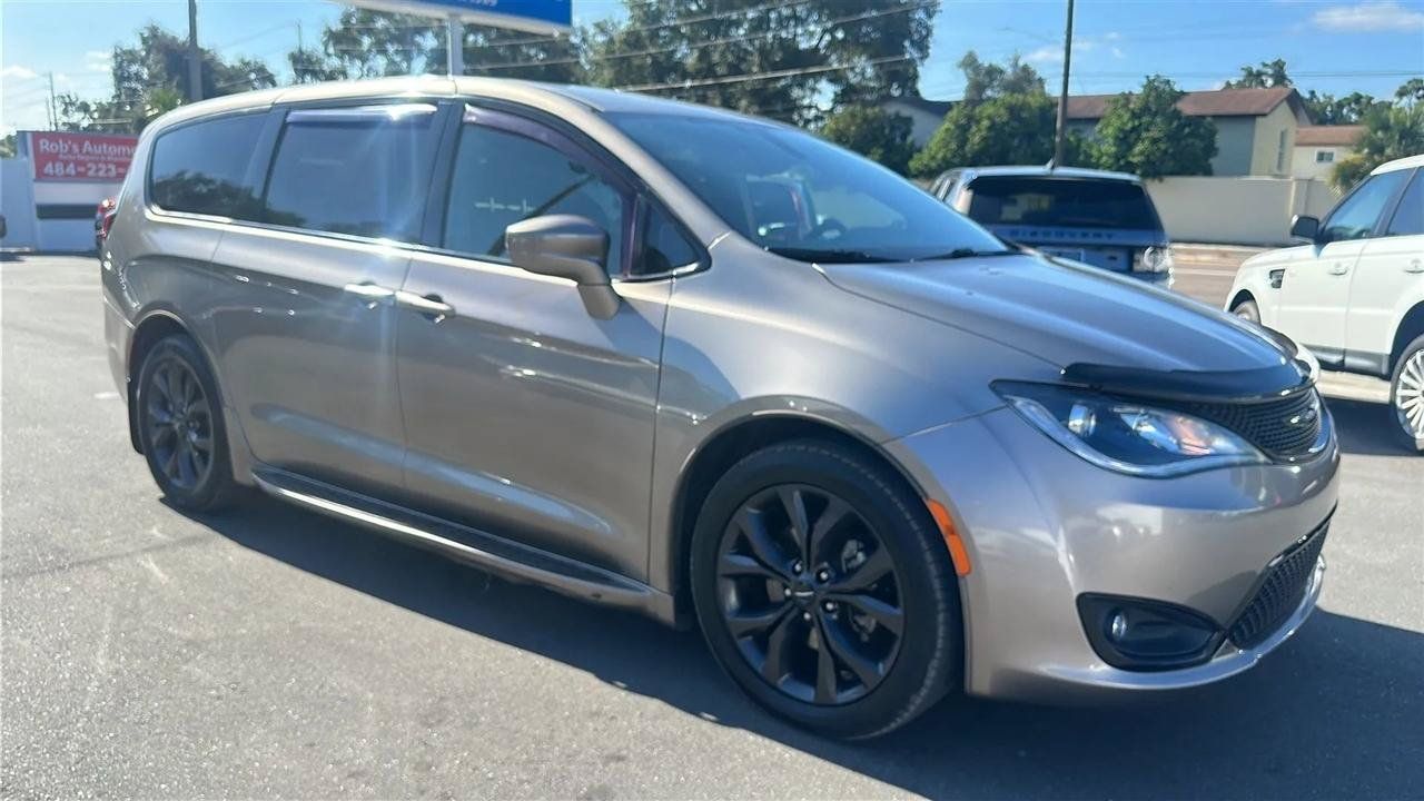 Used 2018 Chrysler Pacifica Touring Plus w/ S Appearance Package FWD image 7