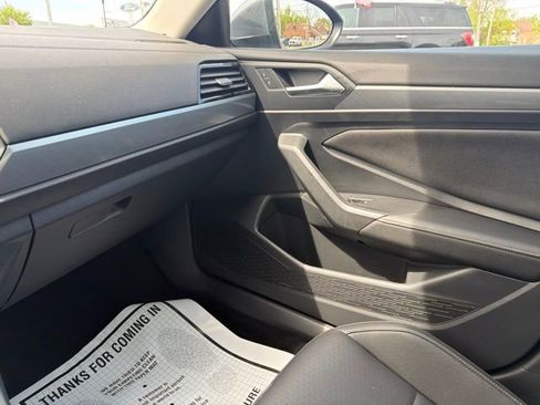 Used 2022 Volkswagen Jetta SE w/ Panoramic Sunroof Package FWD image 31