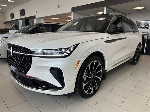 Certified 2024 Lincoln Nautilus Black Label image 8