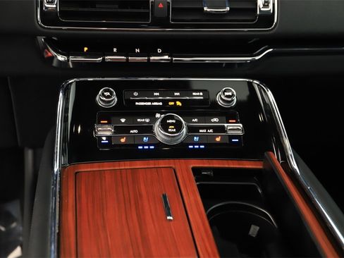 Used 2024 Lincoln Navigator Reserve image 21