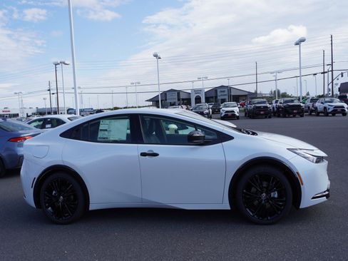 New 2026 Toyota Prius Plug-In Hybrid FWD image 3