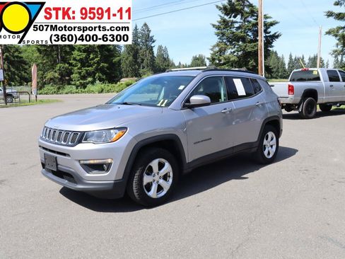 Used 2018 Jeep Compass Latitude w/ Popular Equipment Group AWD/4WD image 2
