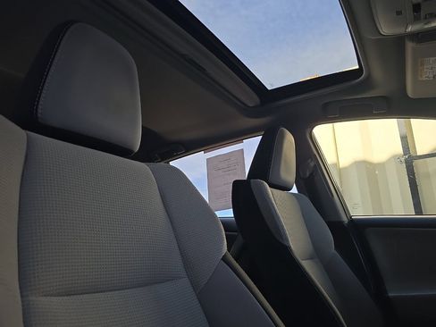 Used 2018 Toyota RAV4 XLE AWD/4WD image 14