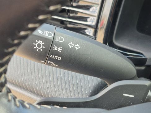 Used 2025 Toyota Camry SE image 35