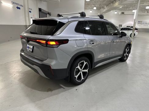 New 2026 Volkswagen Tiguan SE image 9