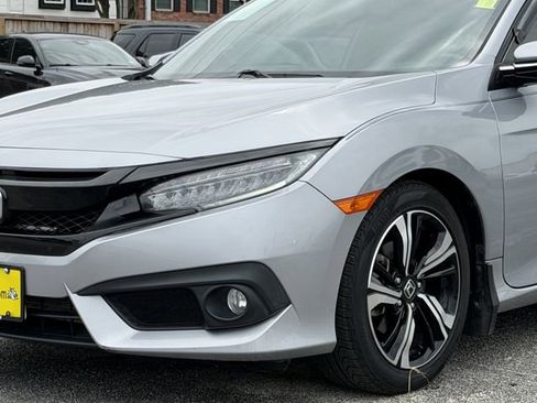 Used 2018 Honda Civic Touring image 8