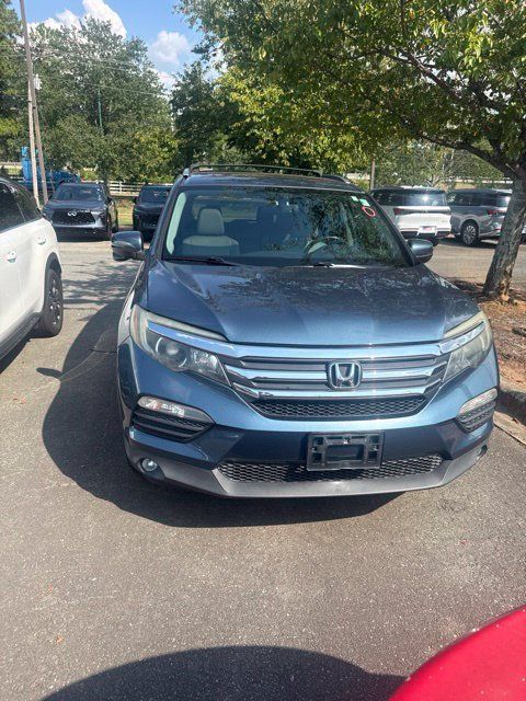Used 2025 Honda Pilot Elite image 1