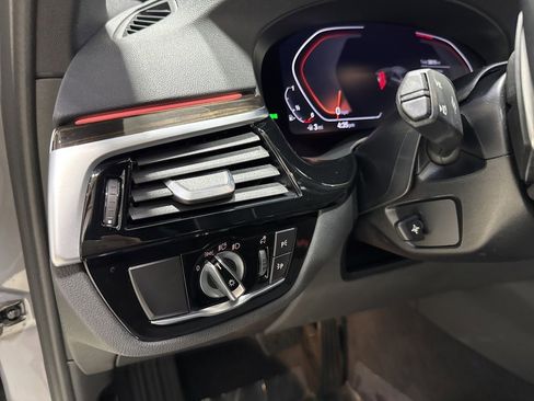 Used 2022 BMW 530i xDrive 530i xDrive w/ Premium Package image 15