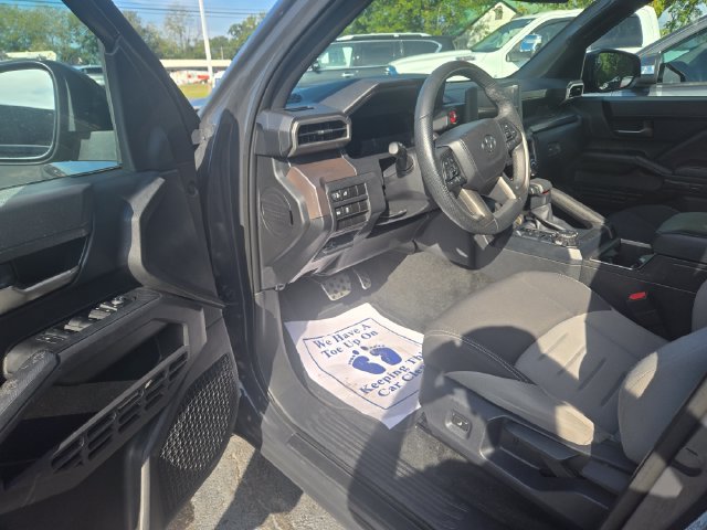 Used 2025 Toyota Tacoma TRD Sport AWD/4WD image 4