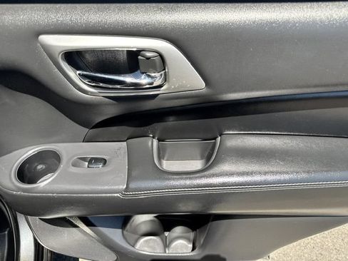 Used 2014 Nissan Pathfinder SL AWD/4WD image 22