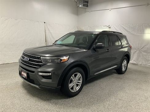 Used 2020 Ford Explorer XLT w/ Equipment Group 202A AWD/4WD image 2