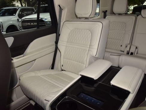 Used 2024 Lincoln Navigator Black Label AWD/4WD image 21