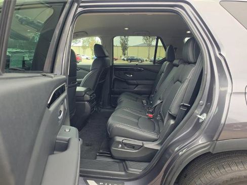 Used 2025 Honda Pilot EX-L image 8