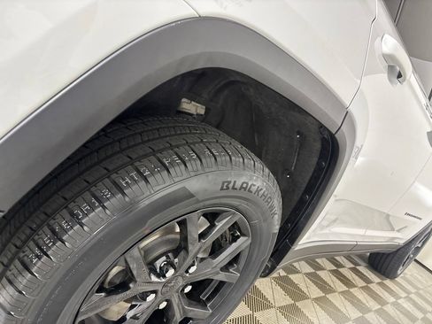 Used 2024 Jeep Grand Cherokee L Altitude AWD/4WD image 41