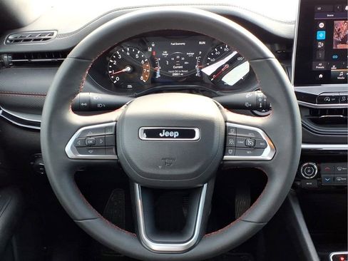 Used 2025 Jeep Compass Trailhawk AWD/4WD image 20