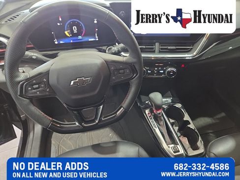 Used 2025 Chevrolet Trax RS w/ Driver Confidence Package FWD image 9