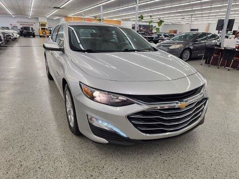 Used 2021 Chevrolet Malibu LT FWD image 3