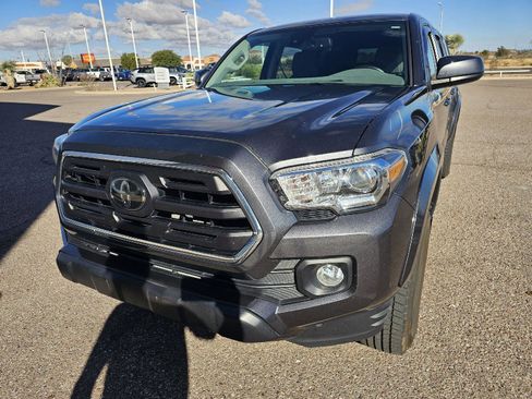 Used 2018 Toyota Tacoma SR5 image 9