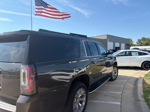 Used 2020 GMC Yukon XL SLT AWD/4WD image 3
