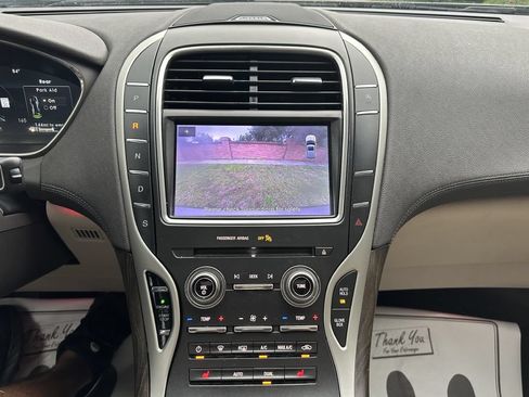 Used 2019 Lincoln Nautilus Select FWD image 12