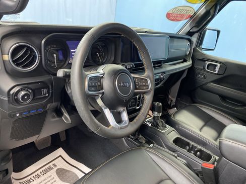 Used 2024 Jeep Wrangler Sahara w/ Technology Group image 9