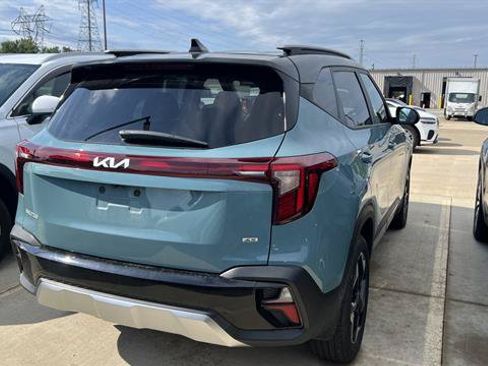 Used 2025 Kia Seltos S AWD/4WD image 3