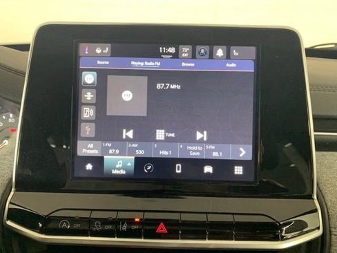 Used 2025 Jeep Compass Latitude AWD/4WD image 3