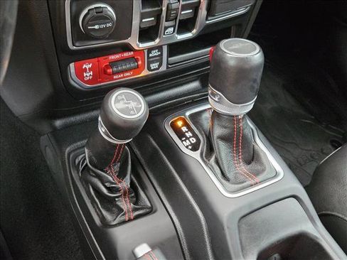 Used 2022 Jeep Gladiator Rubicon w/ LED Lighting Group AWD/4WD image 12