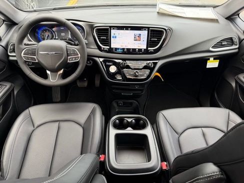 New 2026 Chrysler Voyager LX image 22