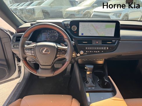 Used 2024 Lexus ES 300h w/ Luxury Package FWD image 15