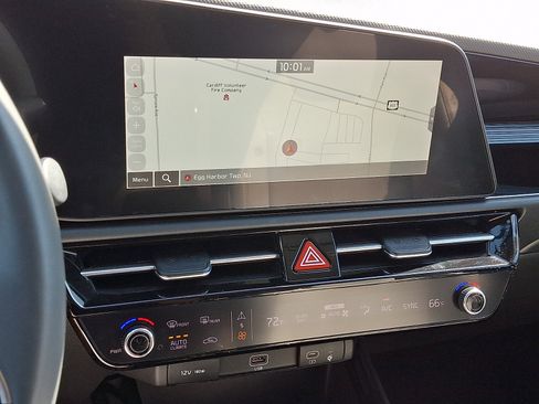 Used 2023 Kia Niro EX Touring FWD image 17