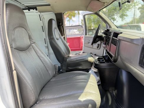Used 2005 Chevrolet Express 2500 RWD image 10