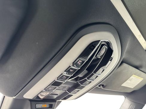 Used 2023 Porsche Macan AWD/4WD image 73