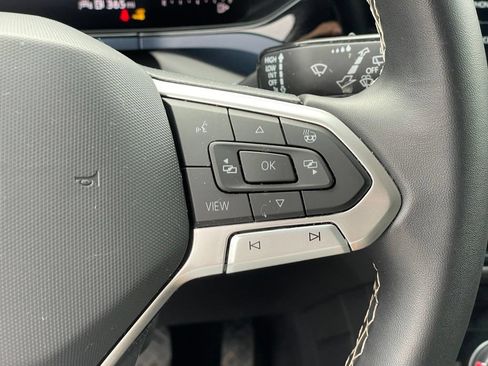 Certified 2023 Volkswagen Taos SE FWD image 16