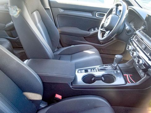 Used 2023 Honda Civic Sport image 8