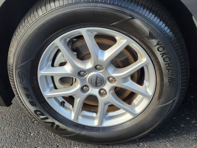 Used 2023 Chrysler Voyager LX FWD image 5