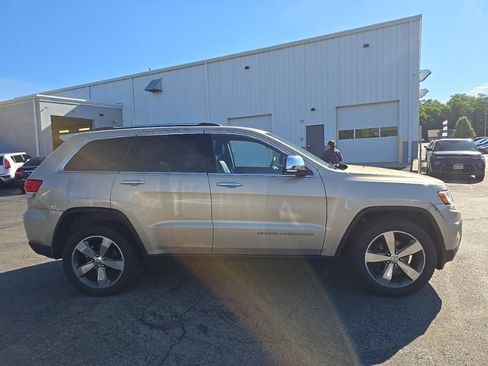 Used 2014 Jeep Grand Cherokee Limited w/ Luxury Group II AWD/4WD image 9