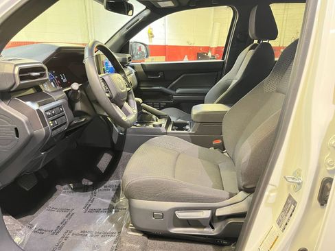 Used 2025 Toyota 4Runner SR5 image 25