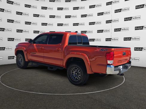 Used 2017 Toyota Tacoma SR5 w/ Tow Package image 4