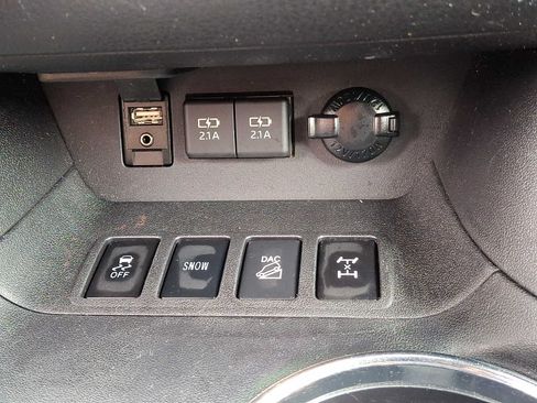 Used 2019 Toyota Highlander Plus AWD/4WD image 23