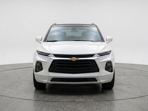Used 2025 Chevrolet Blazer LT FWD image 2