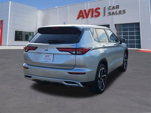 Used 2024 Mitsubishi Outlander SE image 6