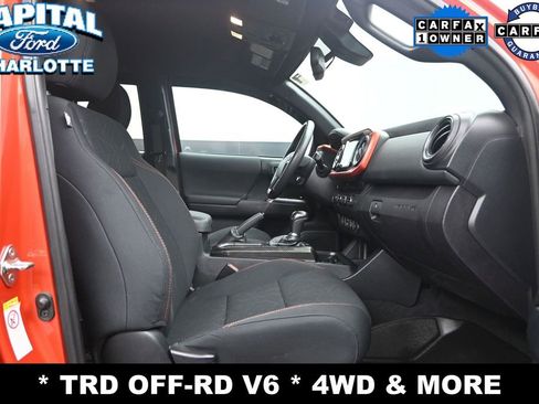 Used 2018 Toyota Tacoma TRD Off-Road w/ Technology Package AWD/4WD image 12