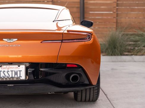 Used 2018 Aston Martin DB11 Coupe image 25