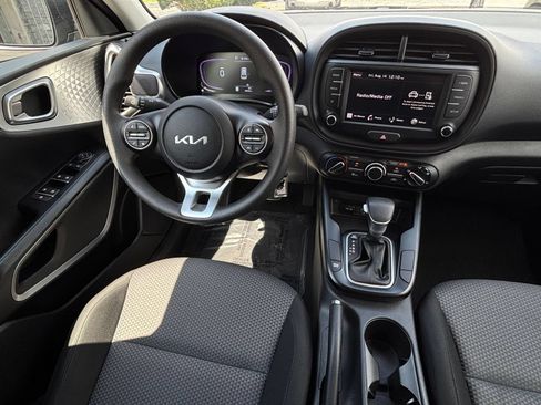 Used 2025 Kia Soul LX w/ LX Technology Package FWD image 32