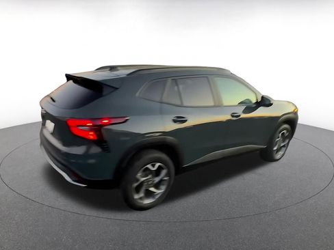 Used 2025 Chevrolet Trax LT w/ LT Convenience Package image 15